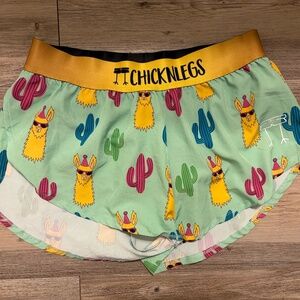 Chicknlegs Men's Medium Green Llamas 2" Split Shorts